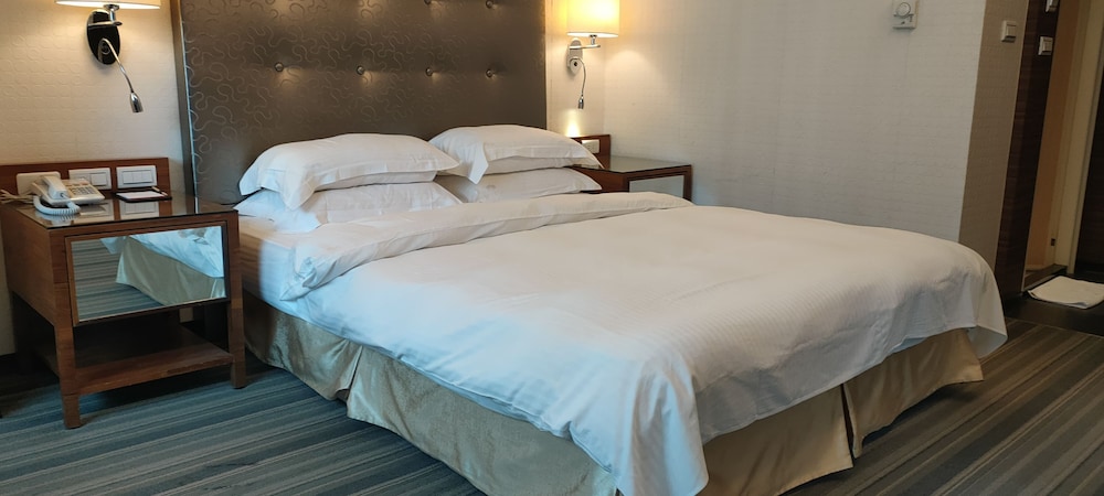 See S Revert Hotel 18/53