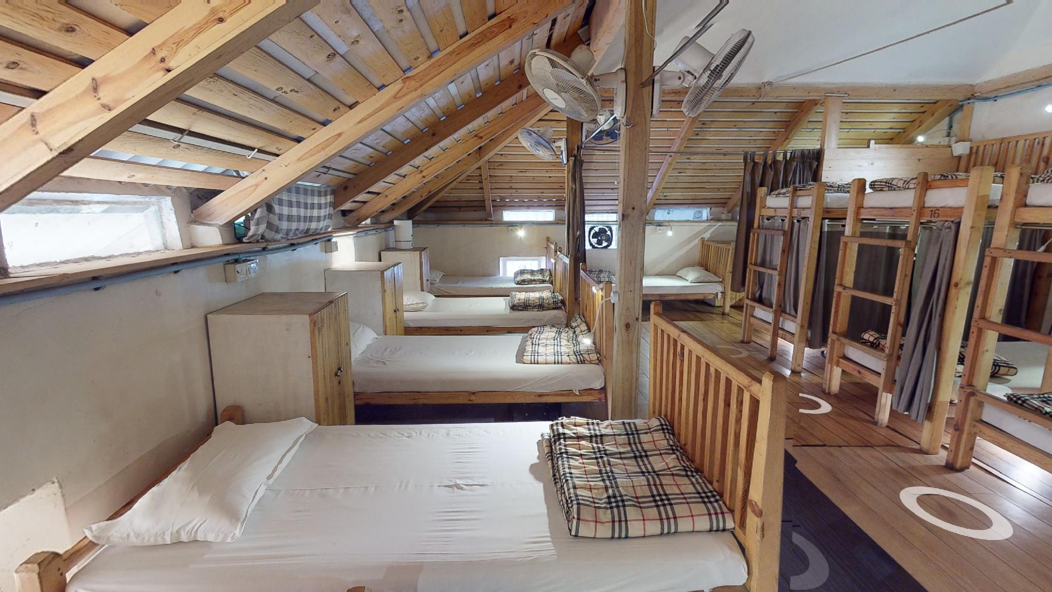 Mixed Dorm, 14 Beds