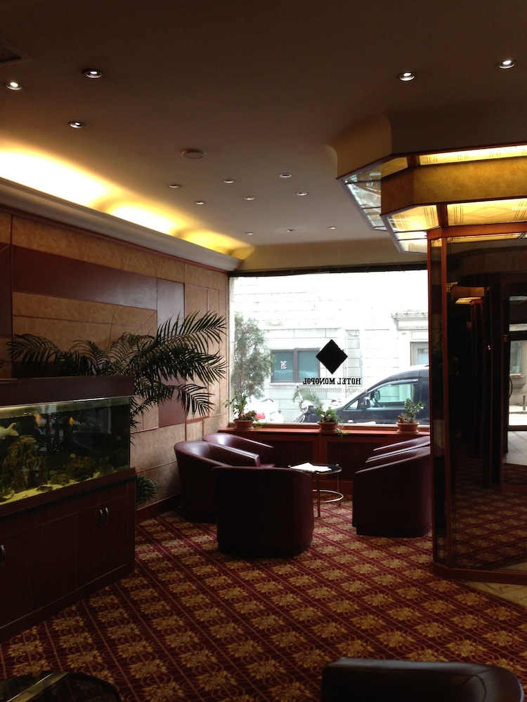 Hotel Monopol 7/29