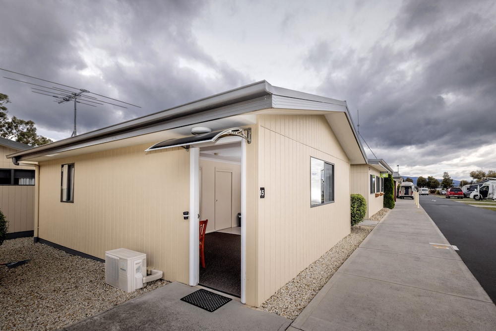 BIG4 Hobart Airport Tourist Park Hotel 3/48