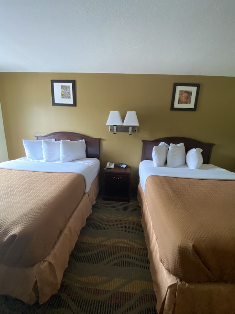 Travelodge by Wyndham La Porte/Michigan City Area 23/50