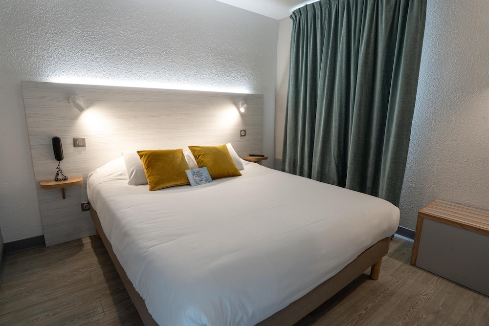 Standard, 1 Double and 3 Single Beds