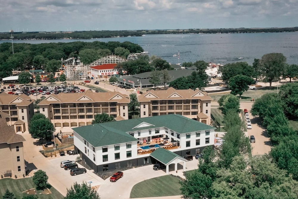 The Inn Hotel Lake Okoboji, Ascend Hotel Collection 46/50