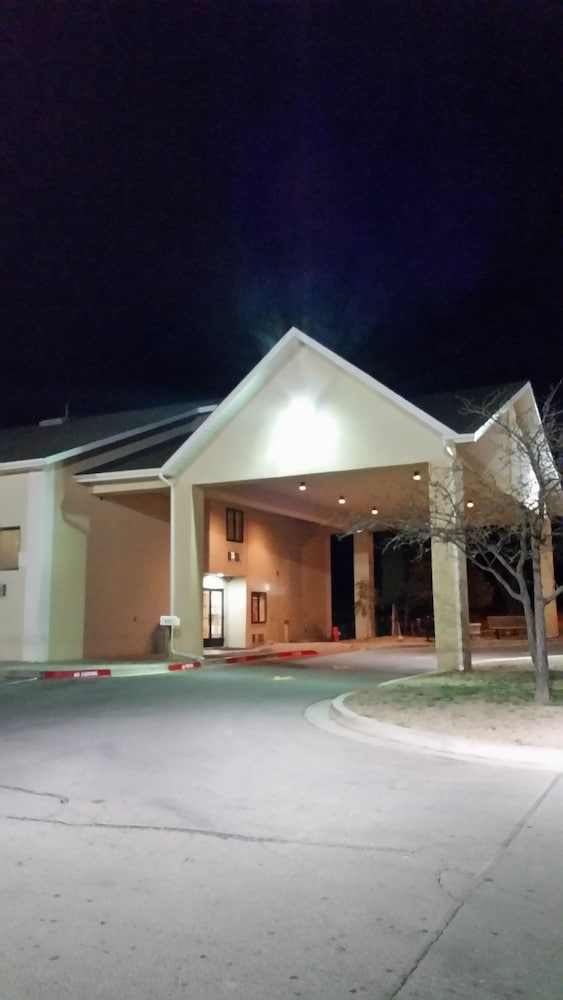 Travelodge by Wyndham Belen 7/30