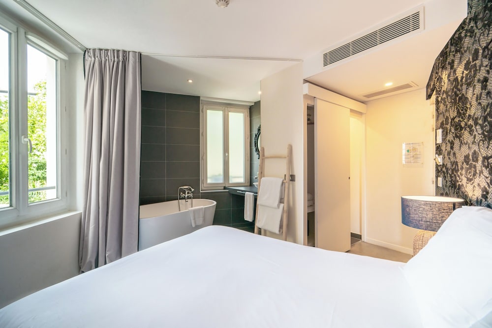 EXECUTIVE, DOUBLE BED