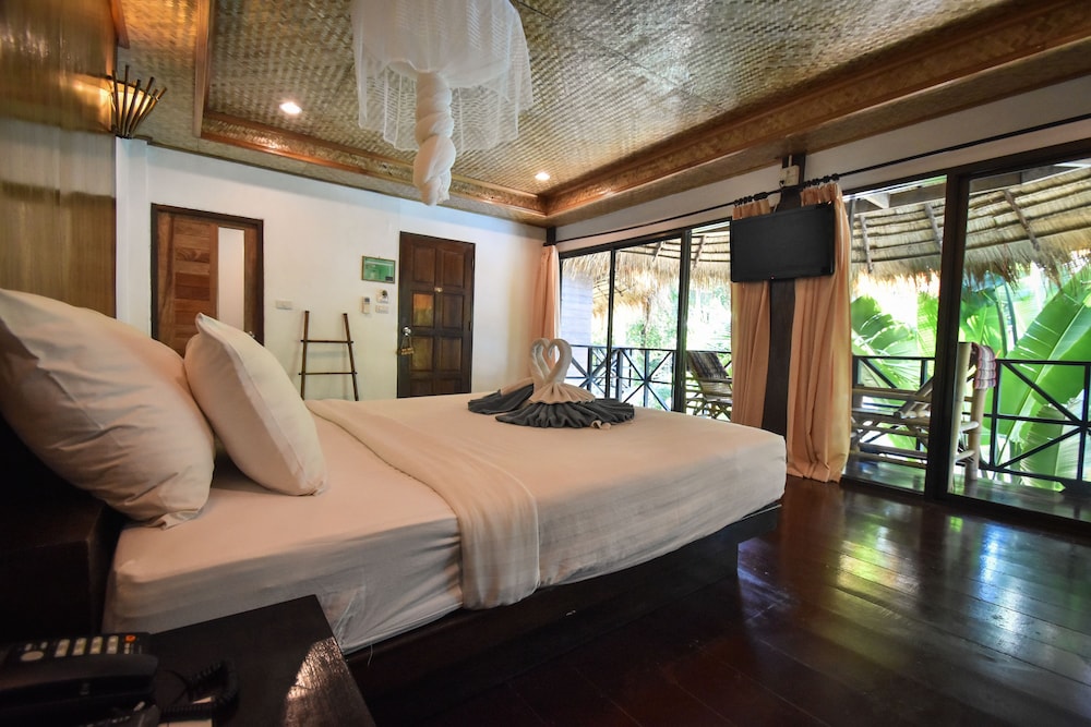 Long Beach Chalet 47/75