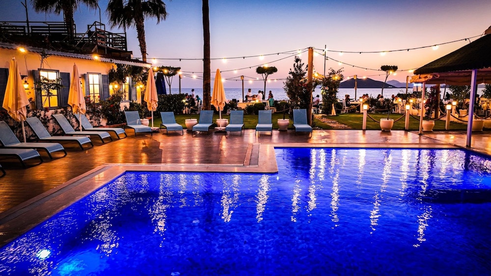 Uras Beach Hotel 45/50