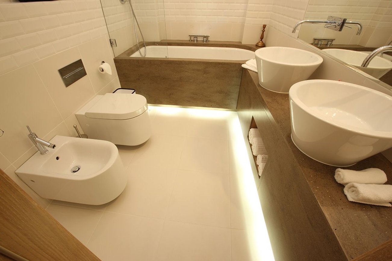 Dome Hotel 32/33