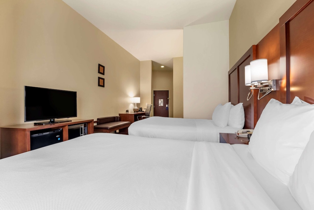 Comfort Suites West Dallas Cockrell Hill 12/35