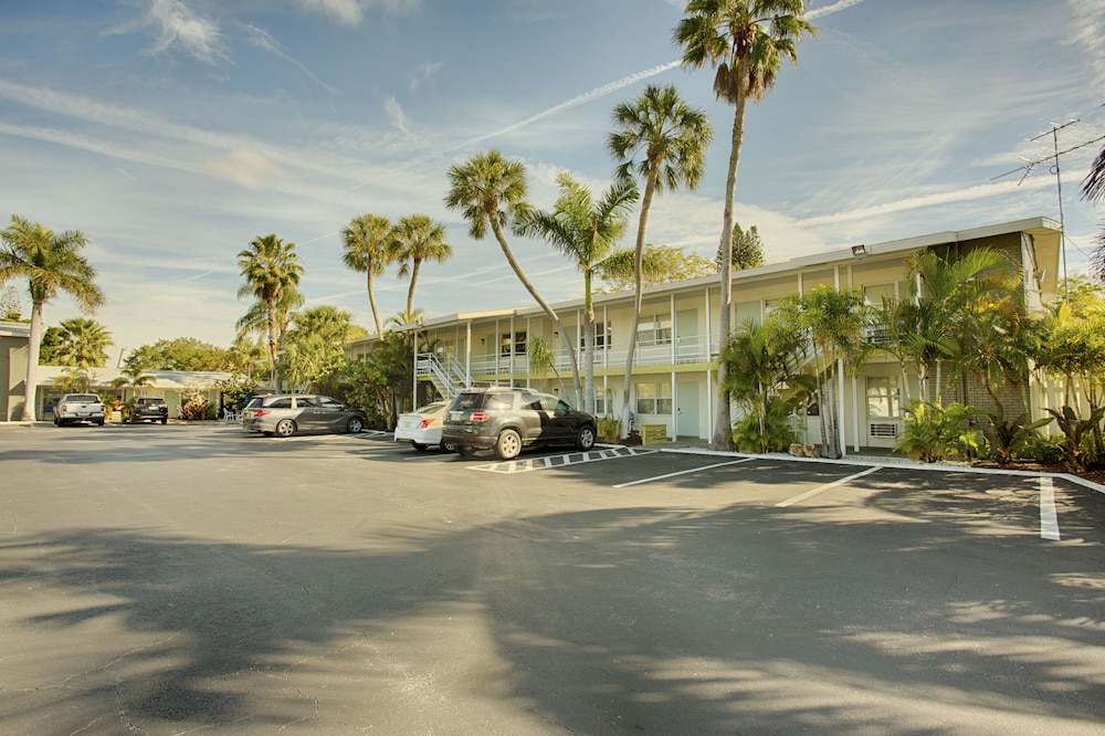 Regency Inn & Suites 48/54