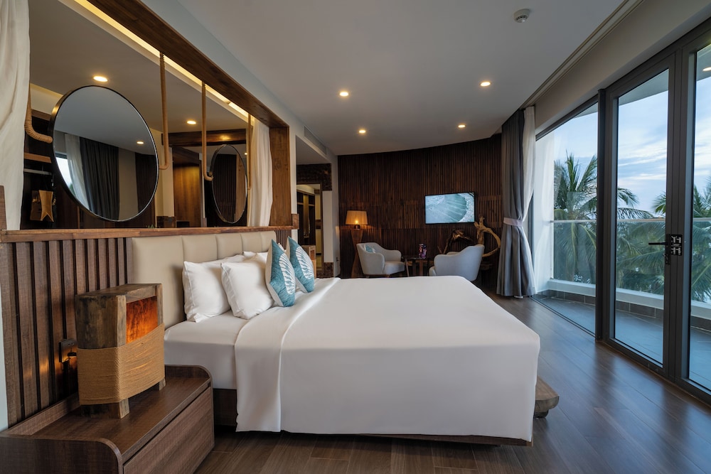 GRAND, SUITE, PANORAMIC OCEAN VIEW