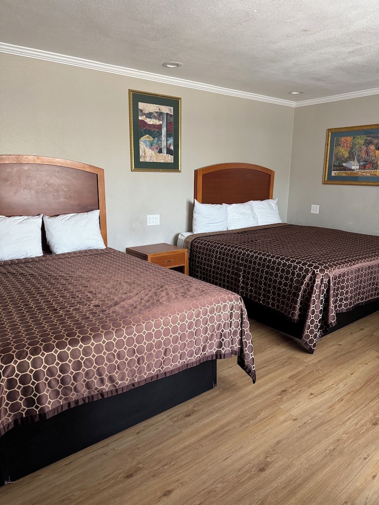 Castaway Motel 13/48