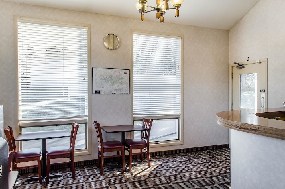 Rodeway Inn State College 29/40