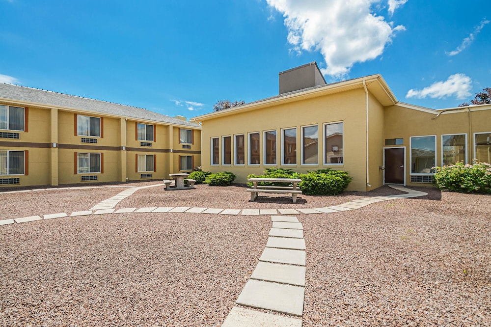 Quality Inn & Suites Frostburg-Cumberland 53/58