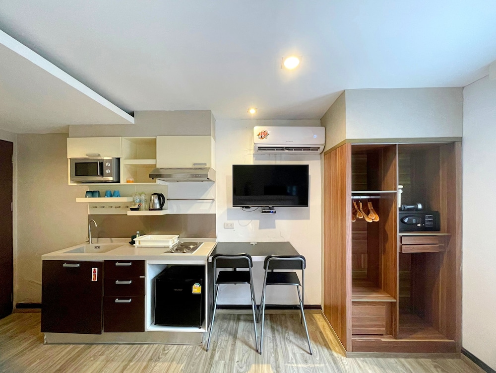Arawana Express Phrom Phong (ex. Icheck Inn Regency Sukhumvit) 38/52