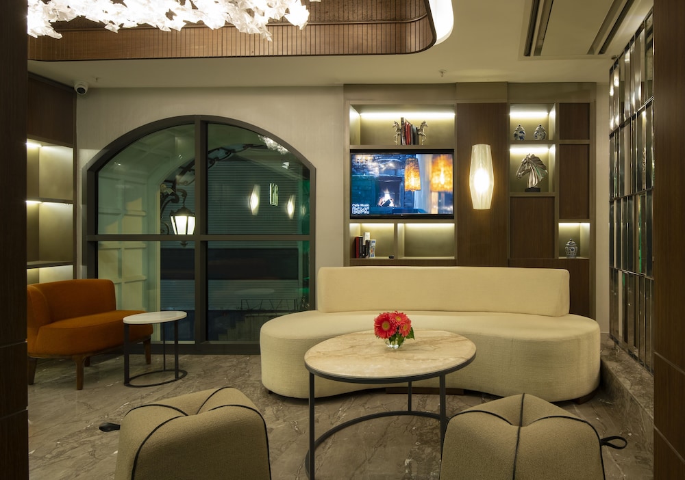 Nena Hotel 34/47