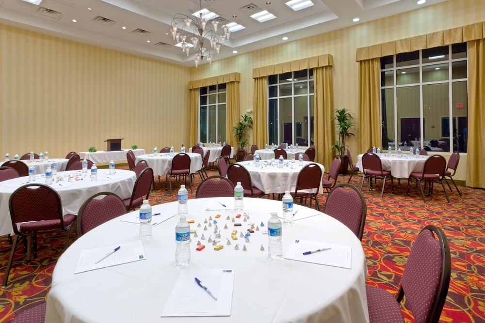 Holiday Inn Express Woodstock-Shenandoah Valley 19/28