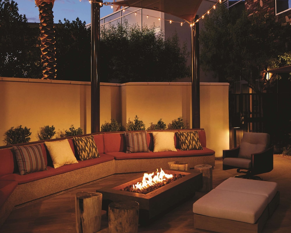 Hyatt Place Las Vegas At Silverton Village 3/42