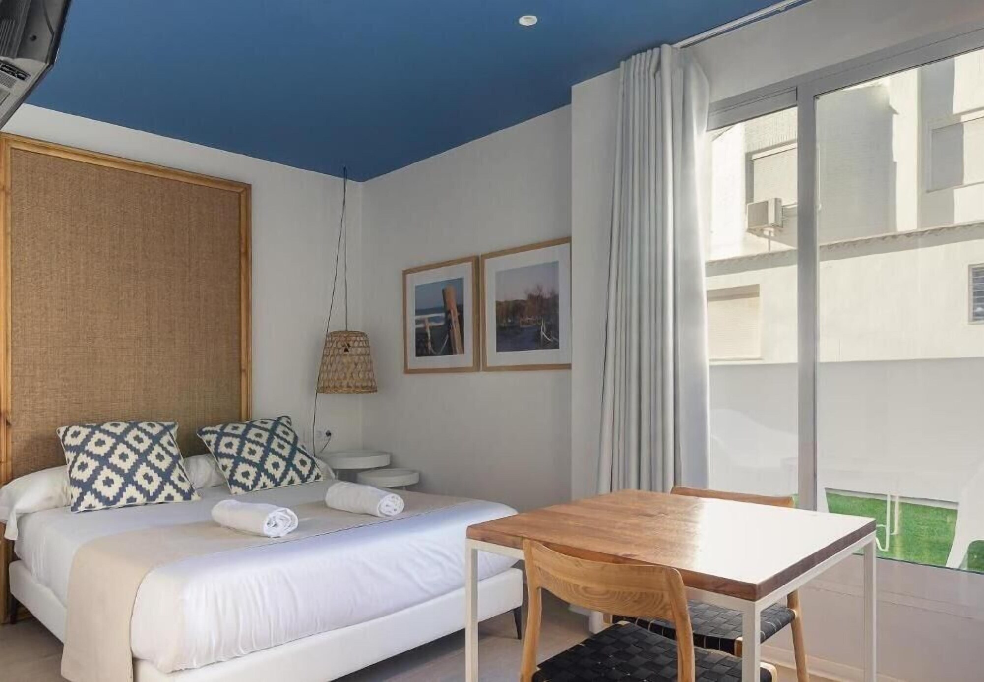 SUPERIOR, DOUBLE BED