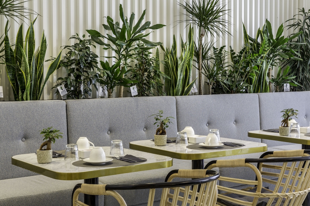restaurant cafeteria