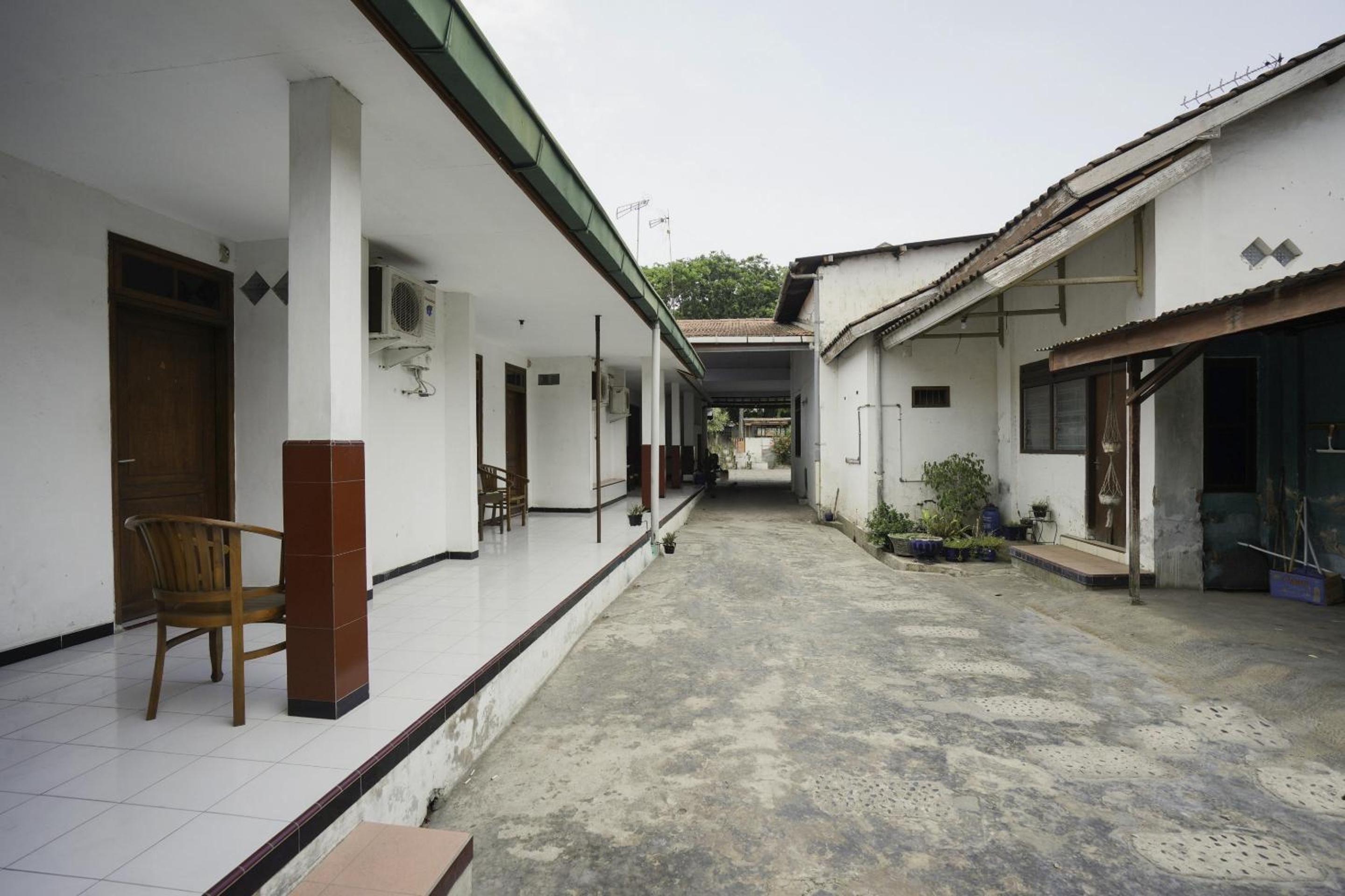 OYO 1999 Hotel Tentrem Syariah 27/33