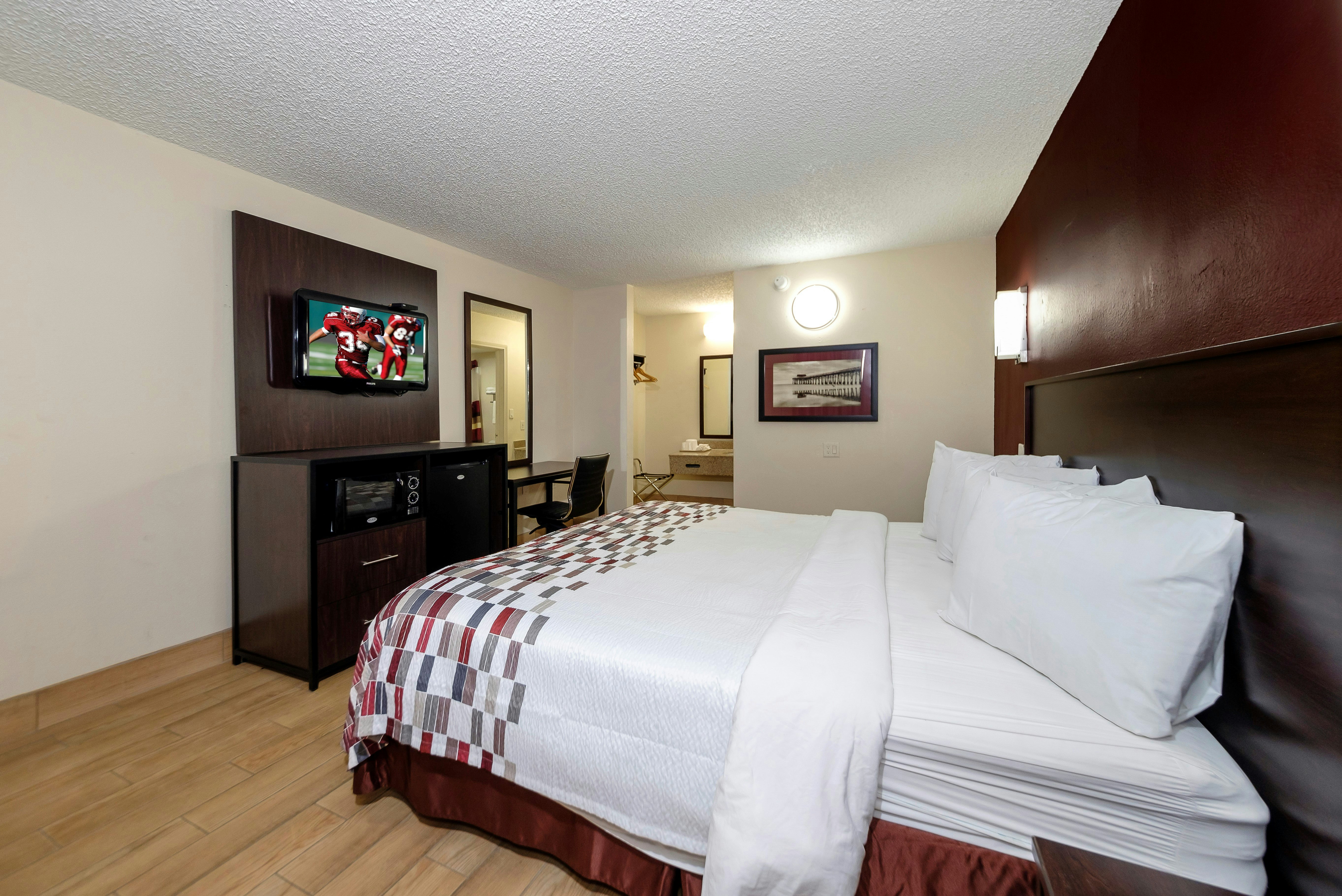 Superior, King Bed, Red Roof Inn New Orleans Westbank 3/4