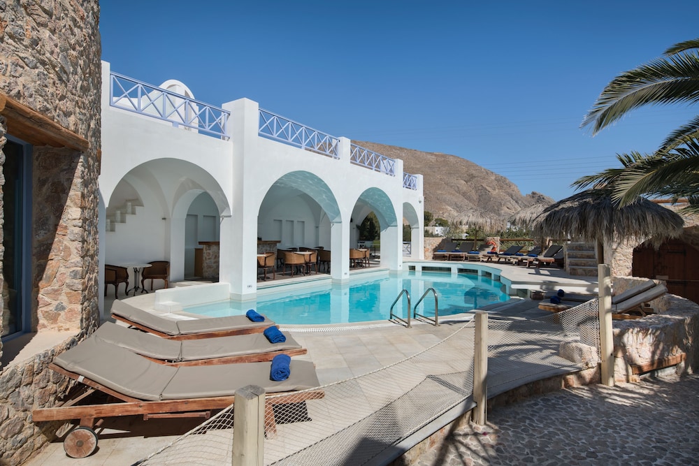 Meltemi Luxury Suites 15/18