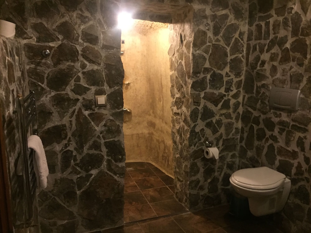 Cave Art Hotel 48/50