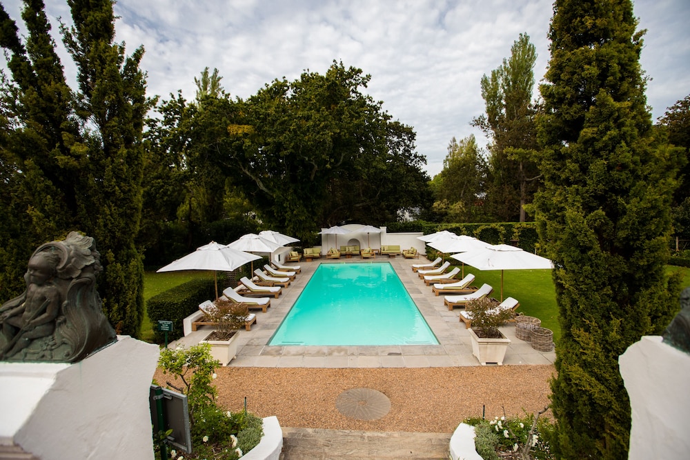 The Alphen Boutique Hotel 31/35