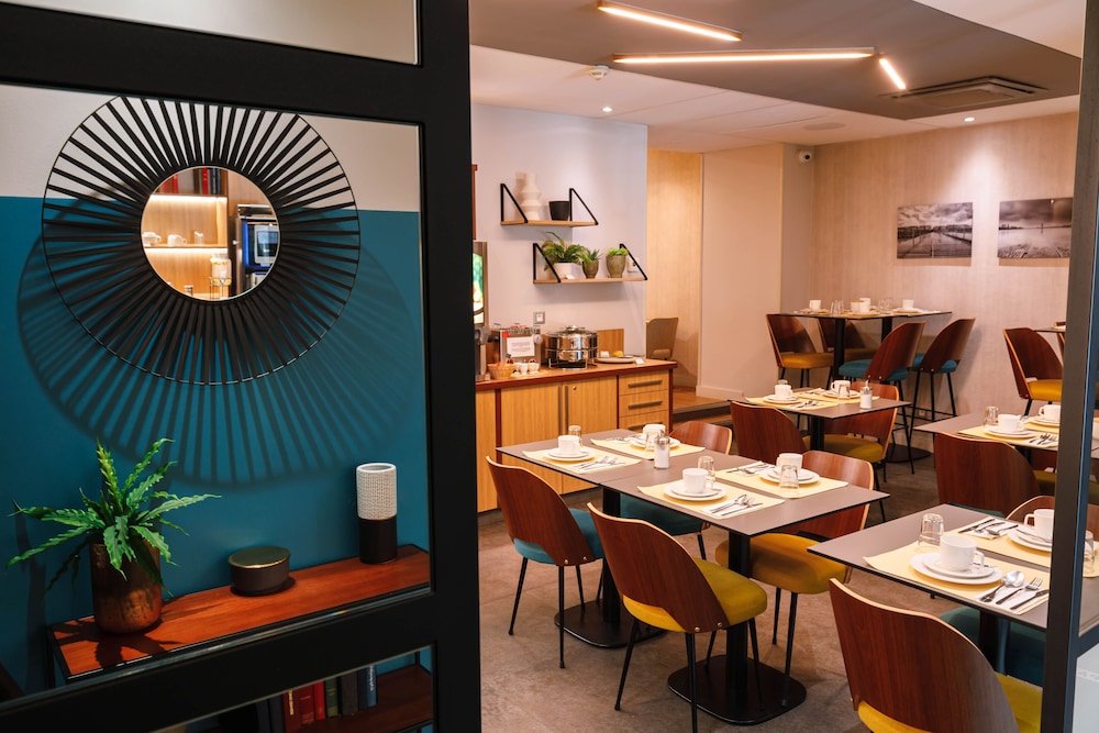 restaurant cafeteria