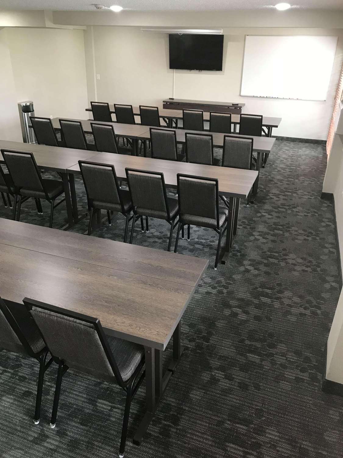 Country Inn & Suites by Radisson, Delta Park North Portland 5/6