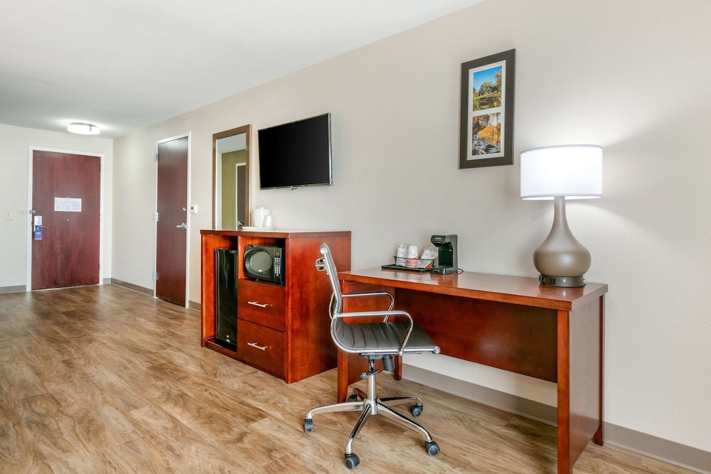 Comfort Inn and Suites Van Buren Fort Smith 33/40