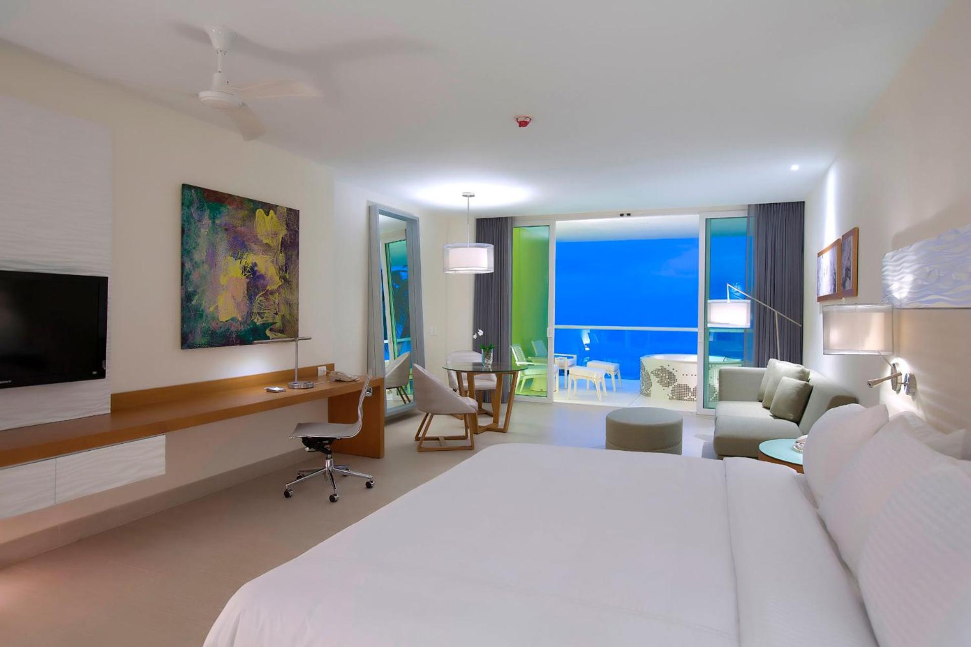 JUNIOR SUITE, KING BED, JETTED TUB