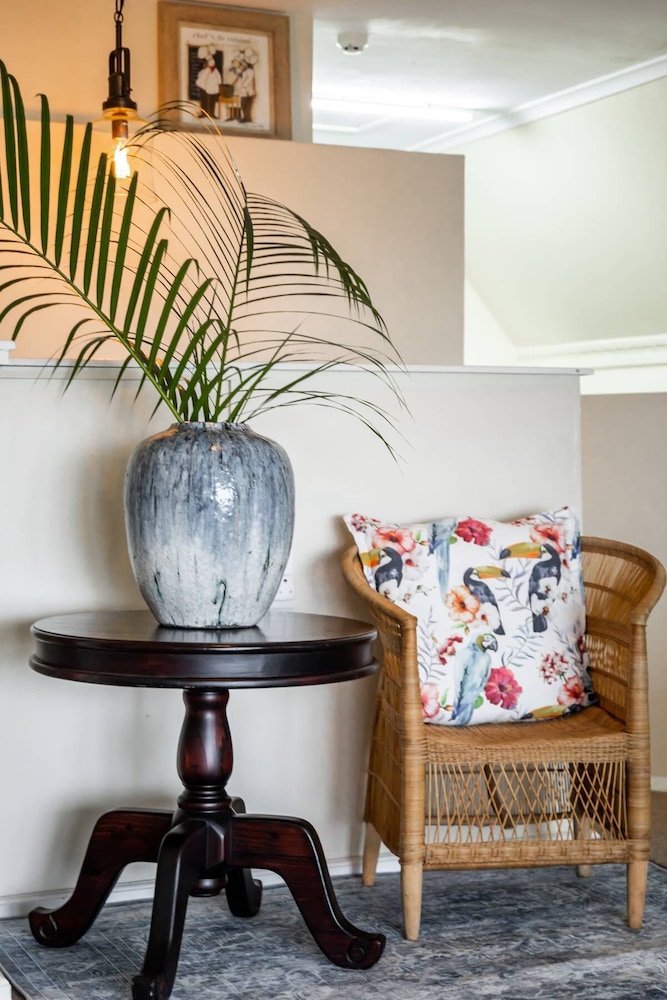 Oliver's Bed and Breakfast 6/49