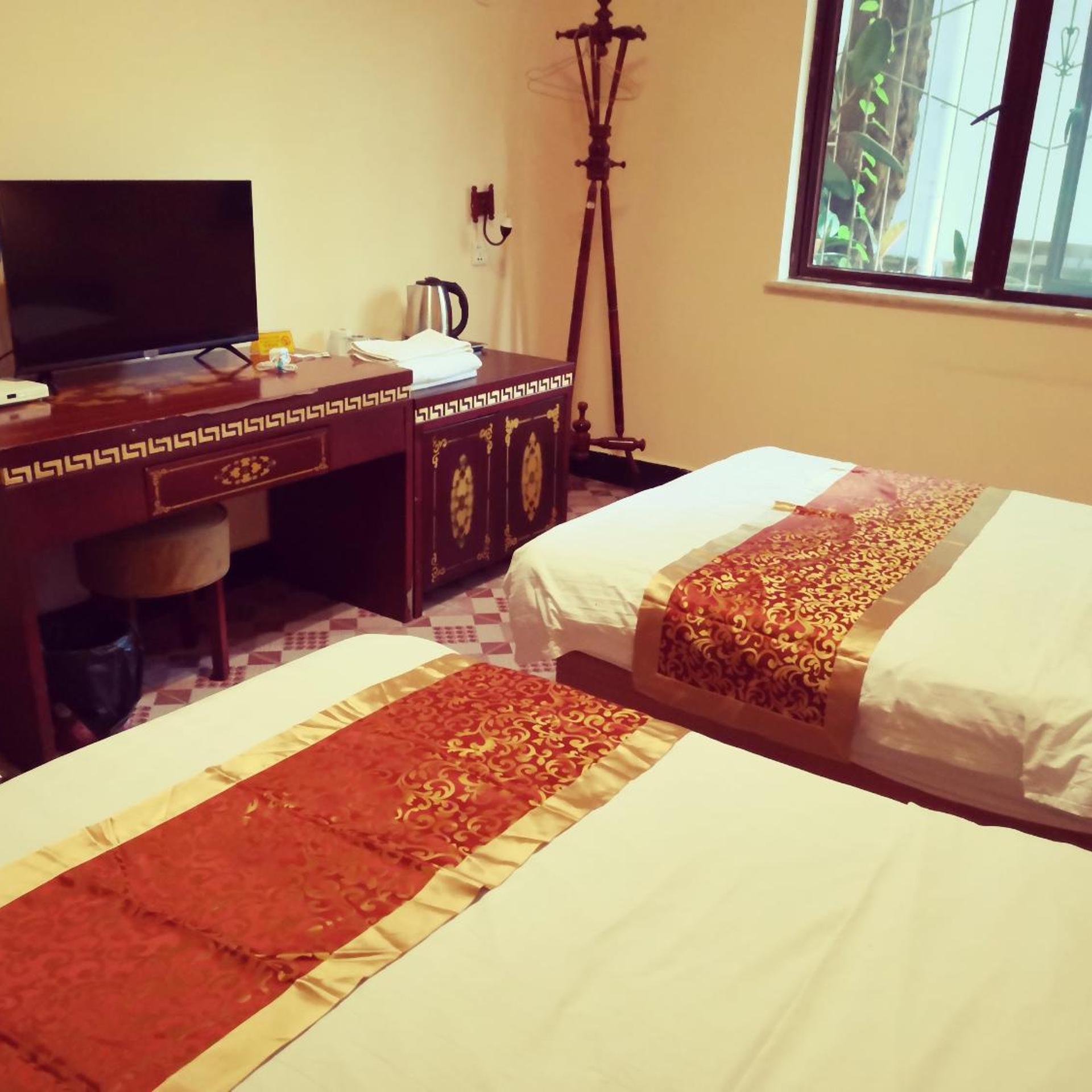 Holly Hostel 24/50