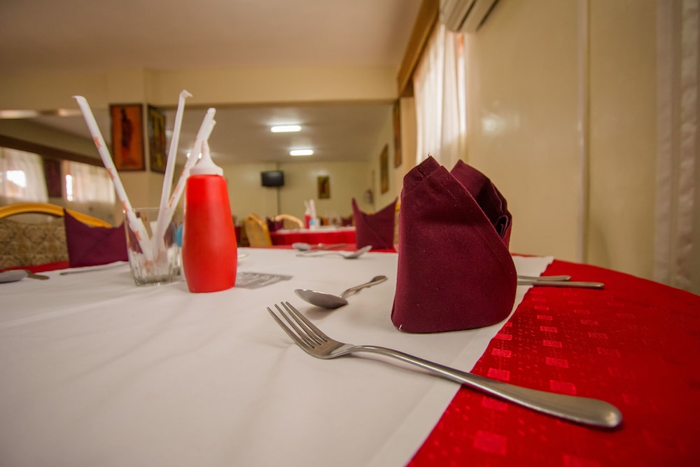 The Luke Hotel Cravers Thika 6/42