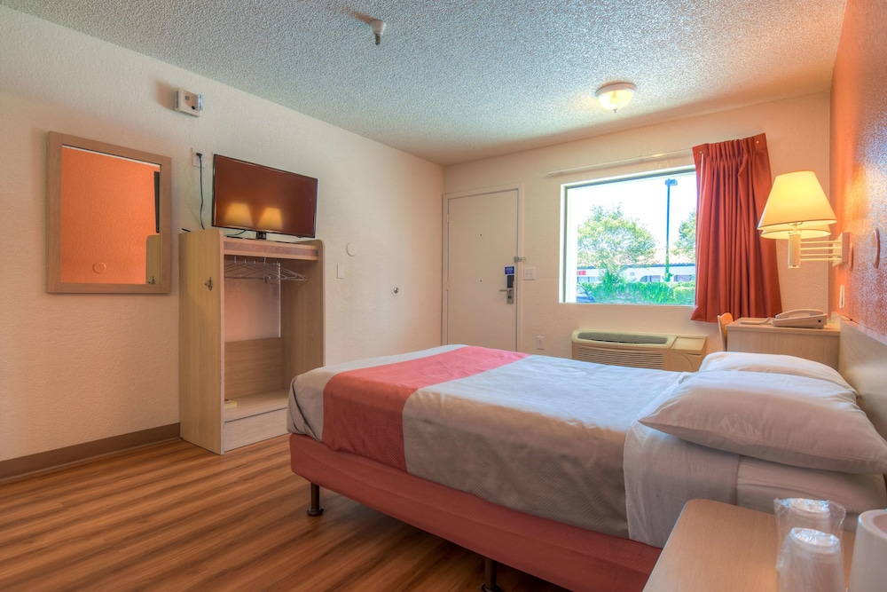 Motel6 Santa Ana, CA 15/53