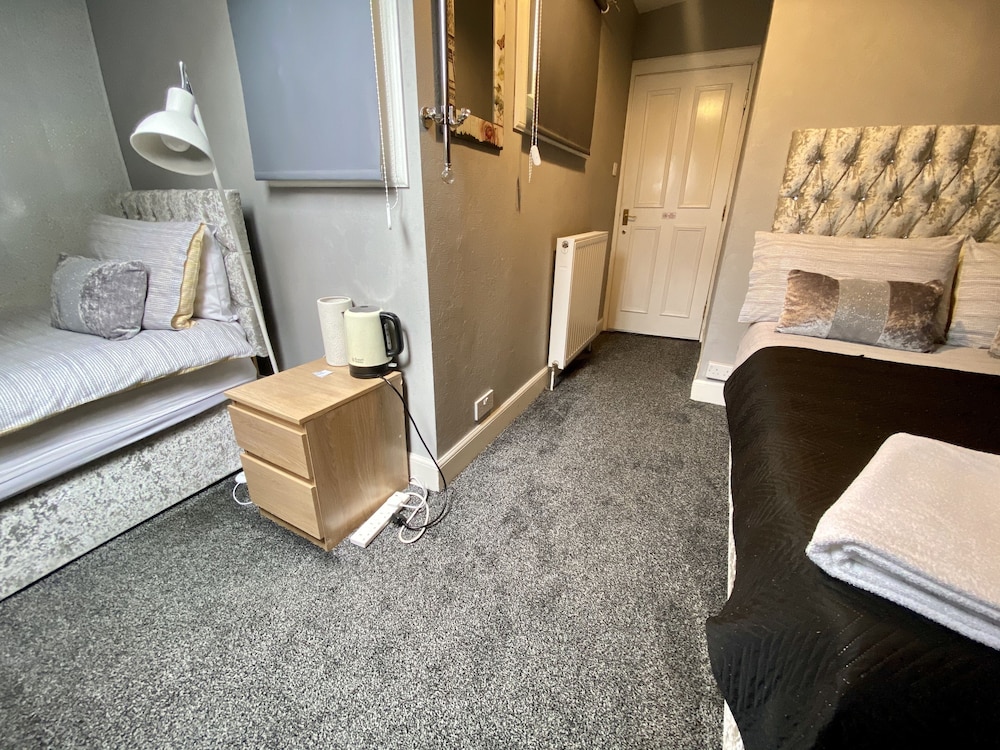 16 PILRIG GUEST HOUSE 56/60