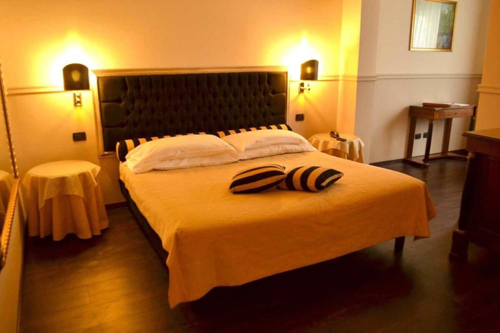 Hotel Don Carlo 7/50
