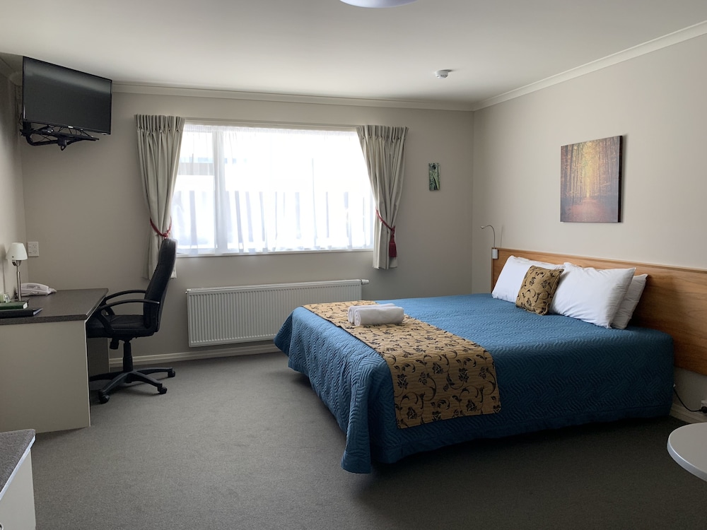 High Peaks Hotel 7/63