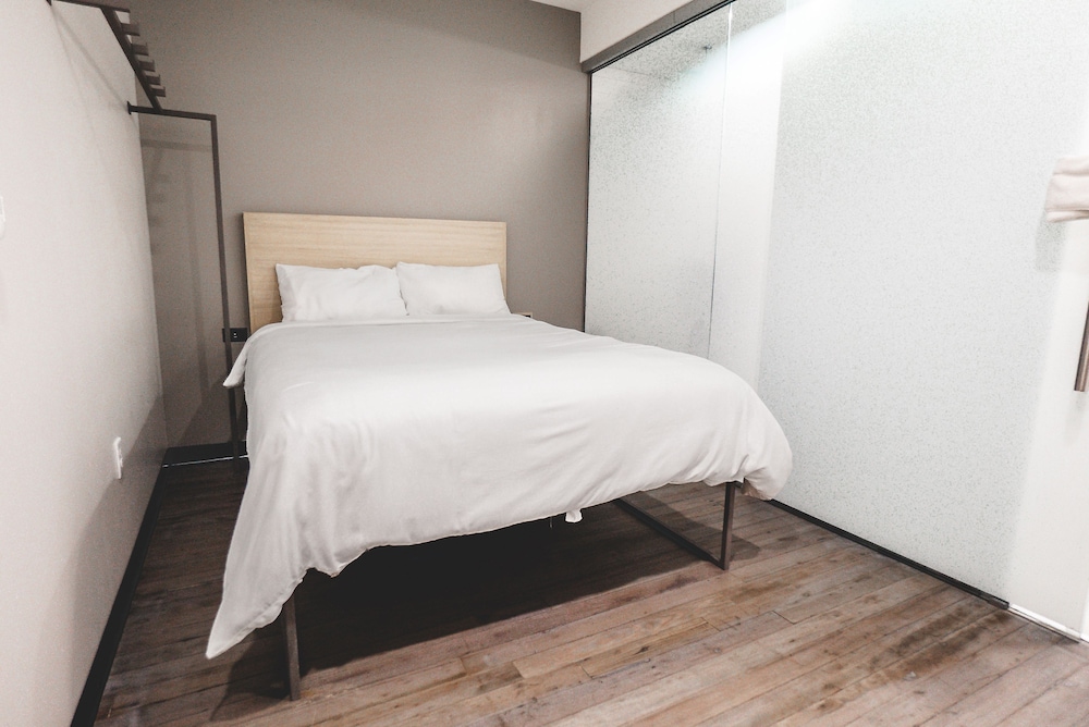 SOVA Micro-Room & Social Hotel 23/50