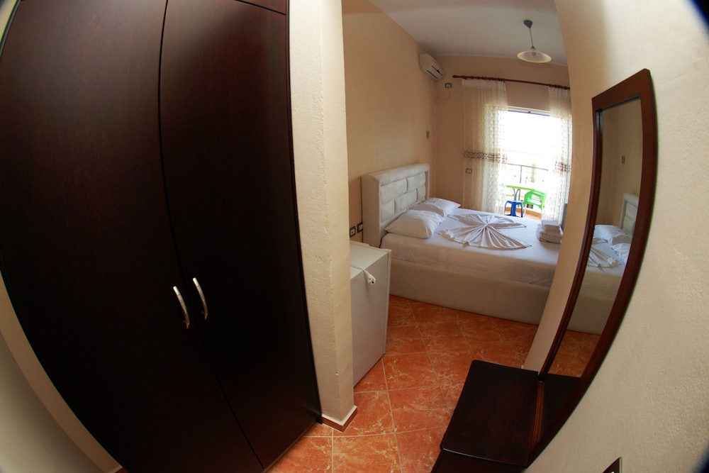 Melsi Apartments 25/50