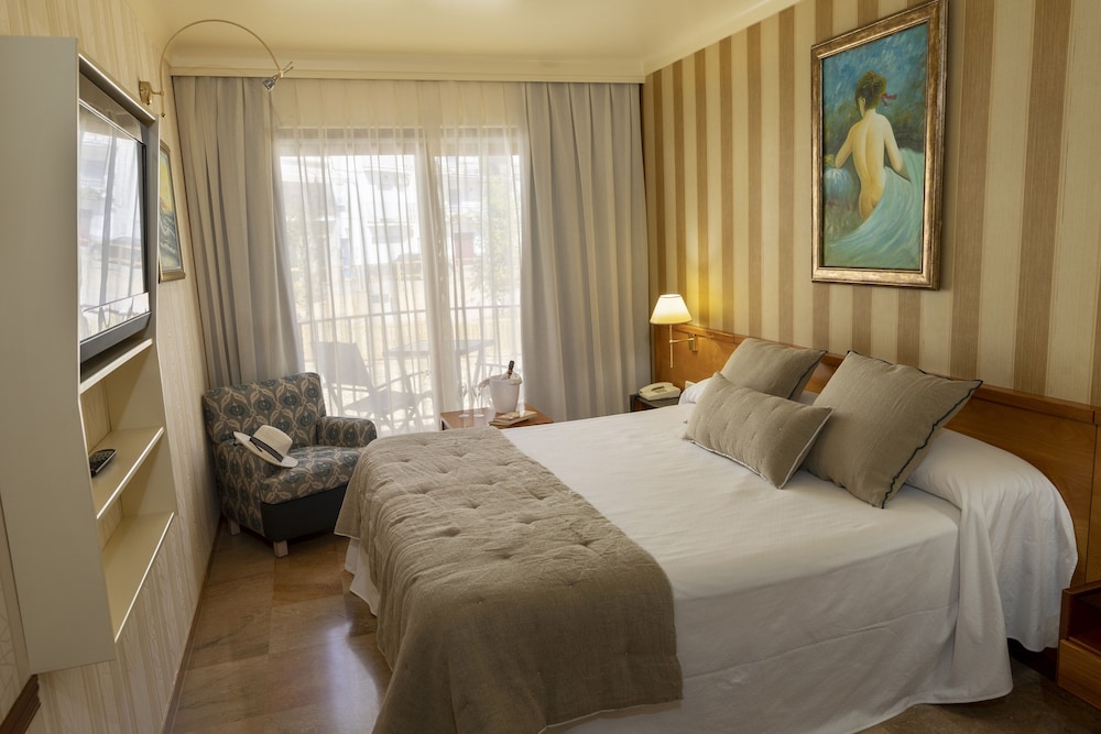 Porto Cristo Hotel 7/48