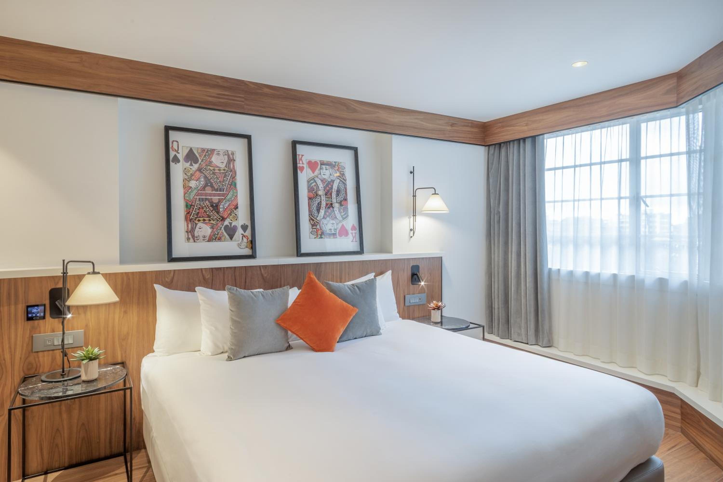 2 Bedrooms, the Level, Suite, King Bed, Executive Lounge Access