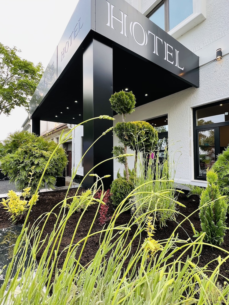 Side One Design Hotel 6/60