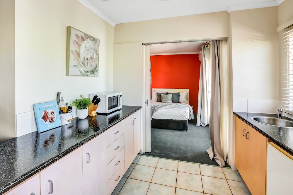 CORAL TREE INN 42/53