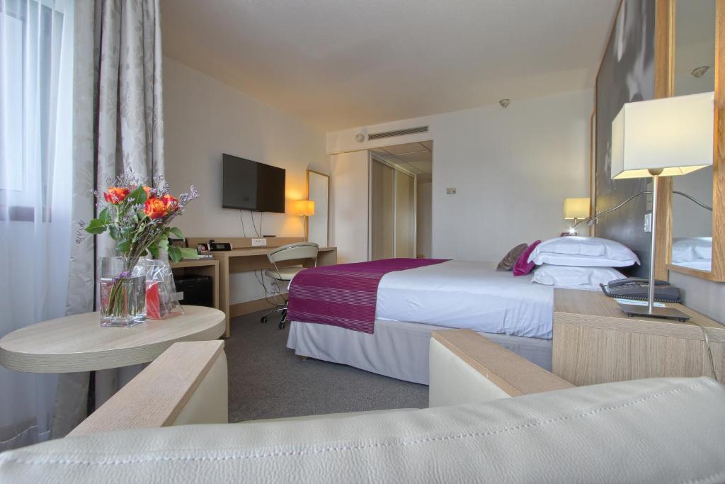 SUITE, DOUBLE BED, SOFA