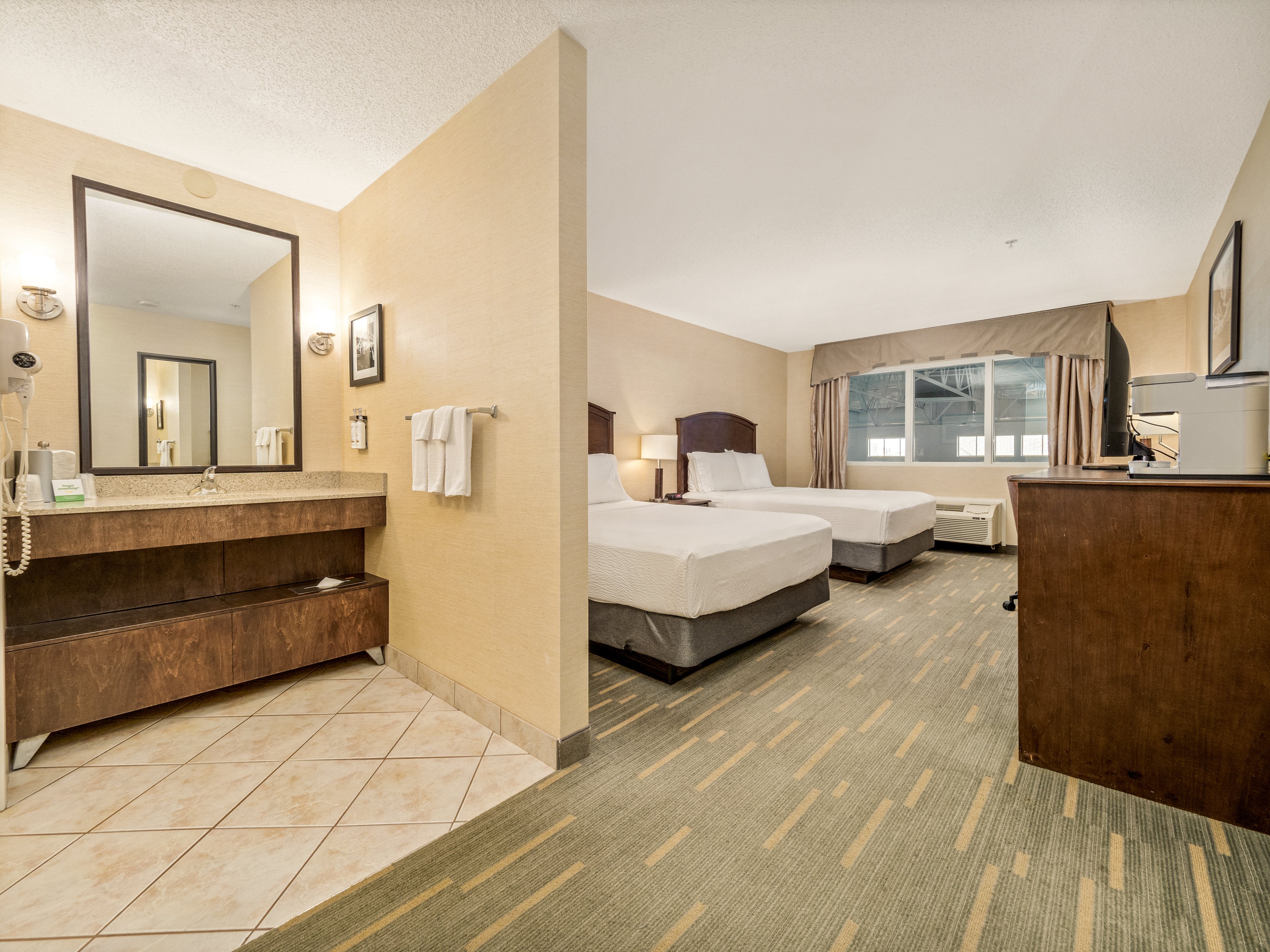 غرفة بسريرين كوين، HOLIDAY INN LETHBRIDGE 2/4