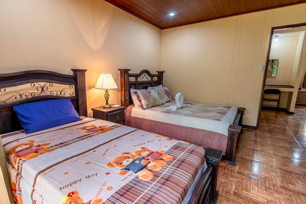 Aunty Arenal Lodge 10/50