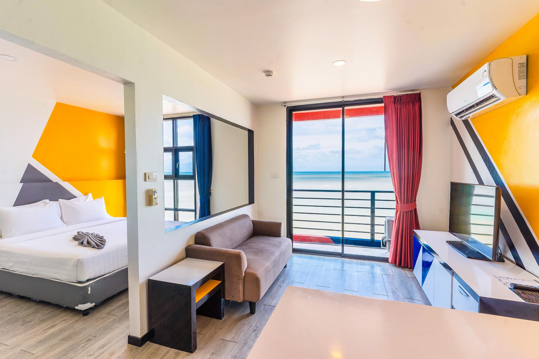 Suite, Queen Bed, Sea View